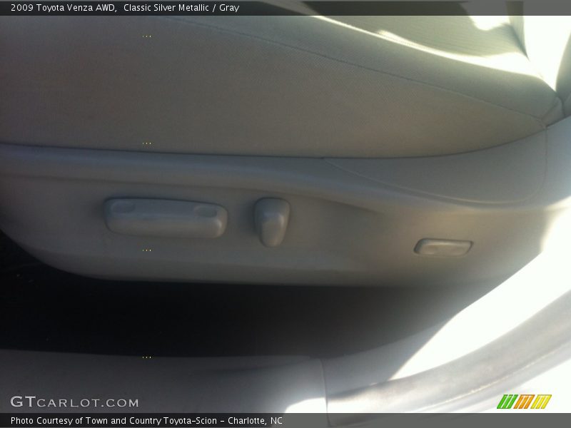 Classic Silver Metallic / Gray 2009 Toyota Venza AWD
