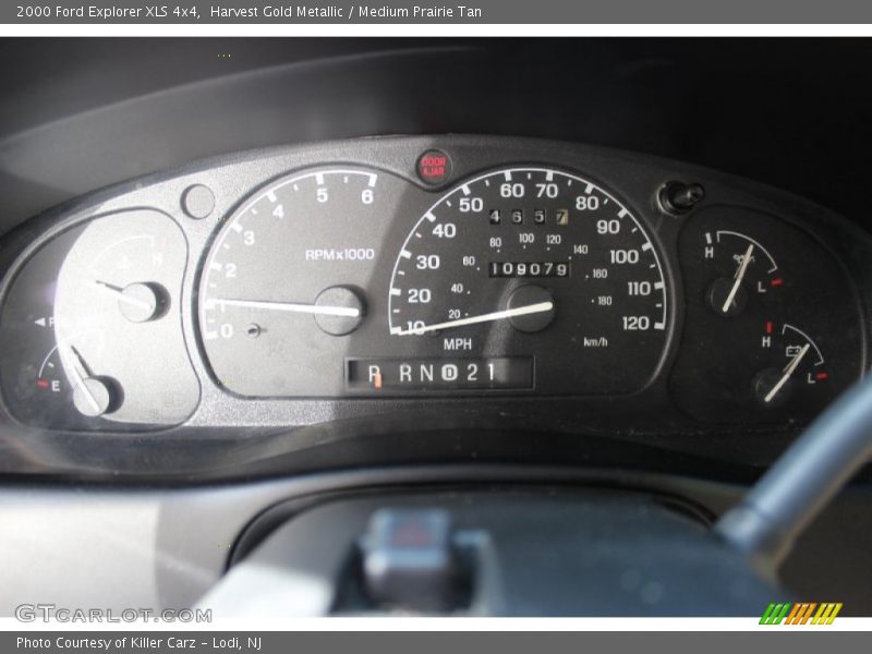 Harvest Gold Metallic / Medium Prairie Tan 2000 Ford Explorer XLS 4x4