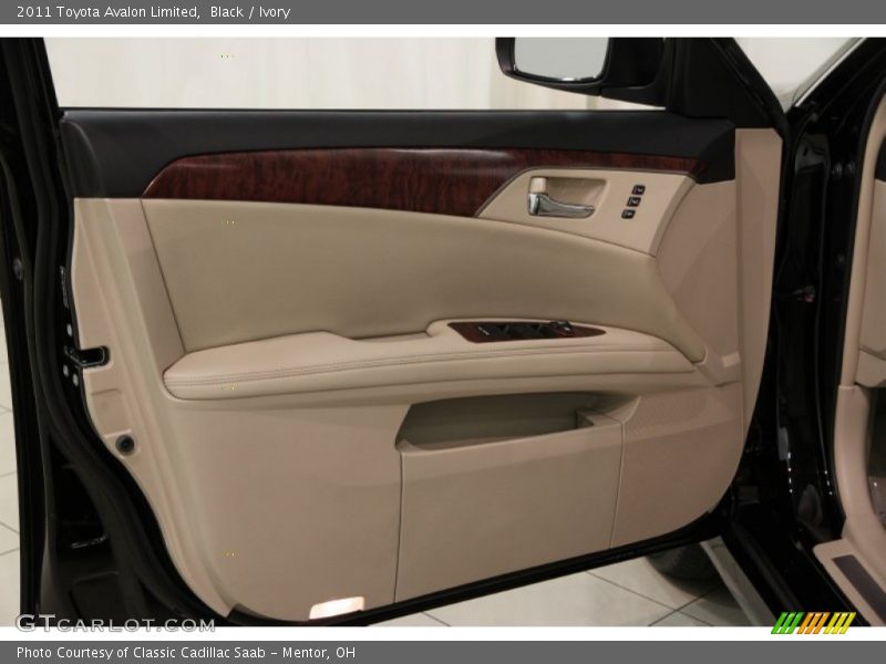 Black / Ivory 2011 Toyota Avalon Limited