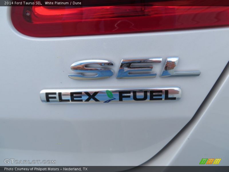 White Platinum / Dune 2014 Ford Taurus SEL