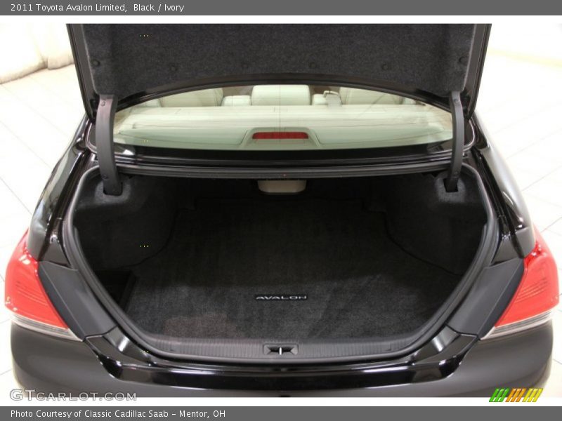 Black / Ivory 2011 Toyota Avalon Limited