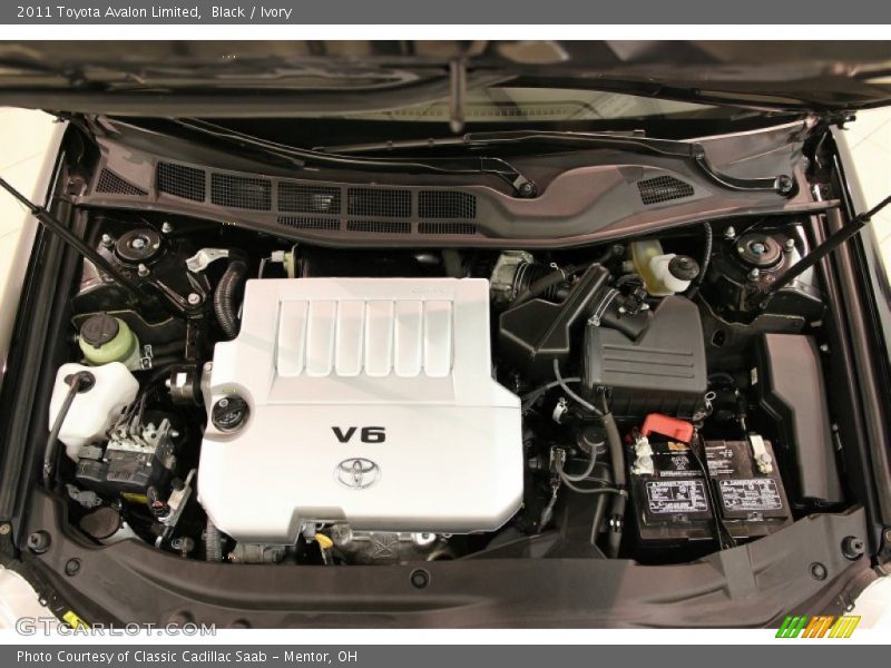 Black / Ivory 2011 Toyota Avalon Limited