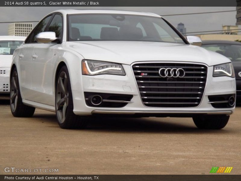 Front 3/4 View of 2014 S8 quattro S