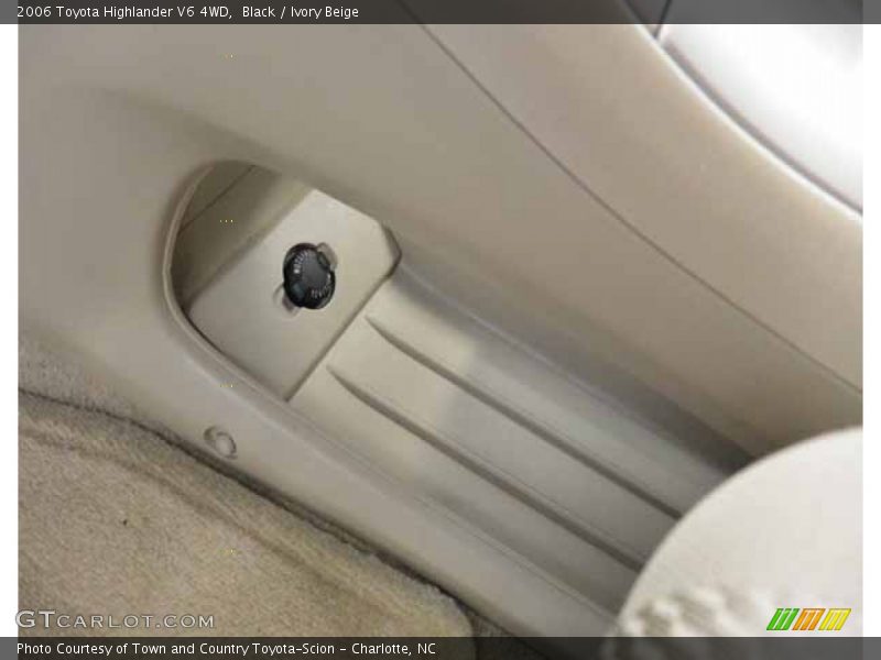 Black / Ivory Beige 2006 Toyota Highlander V6 4WD