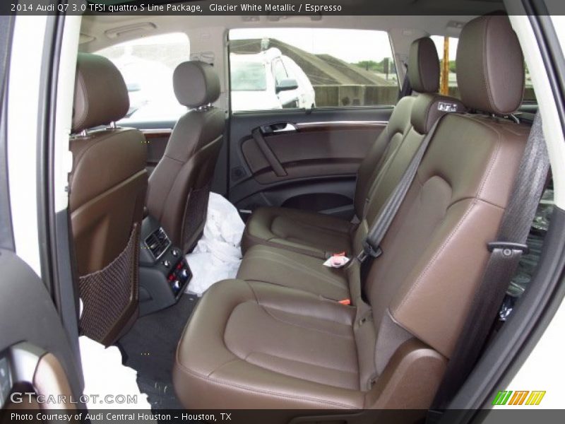 Rear Seat of 2014 Q7 3.0 TFSI quattro S Line Package