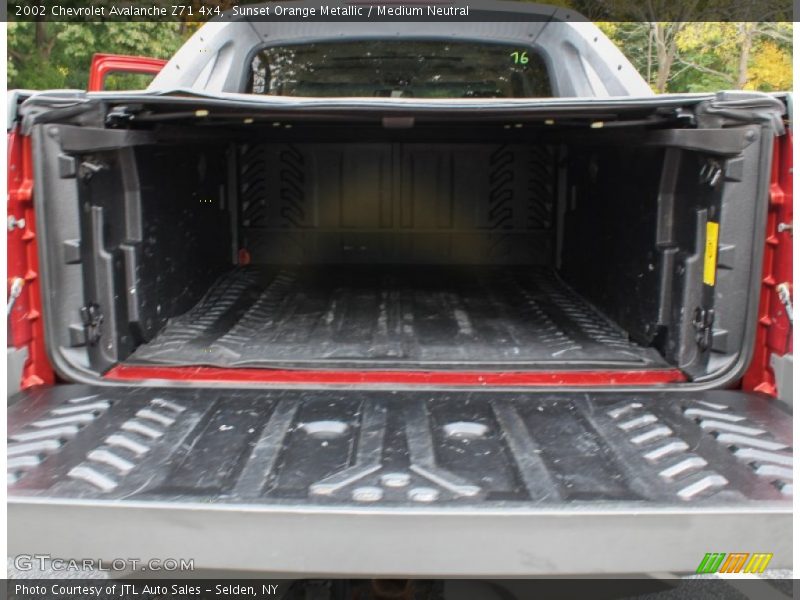  2002 Avalanche Z71 4x4 Trunk