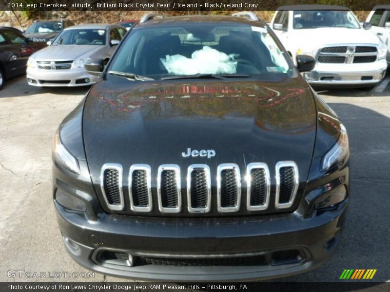 Brilliant Black Crystal Pearl / Iceland - Black/Iceland Gray 2014 Jeep Cherokee Latitude
