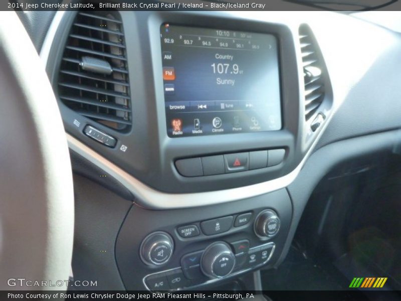Brilliant Black Crystal Pearl / Iceland - Black/Iceland Gray 2014 Jeep Cherokee Latitude