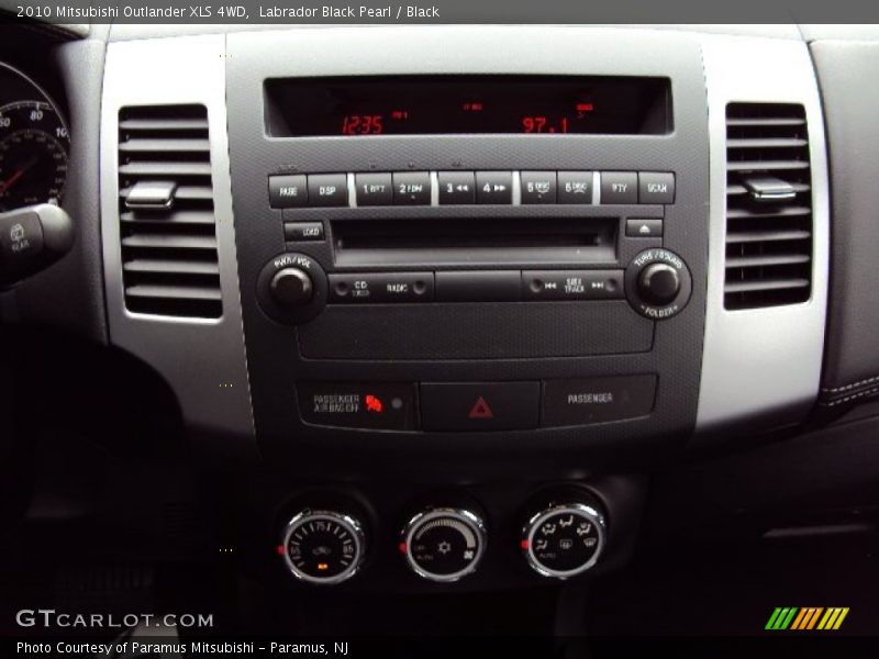 Labrador Black Pearl / Black 2010 Mitsubishi Outlander XLS 4WD