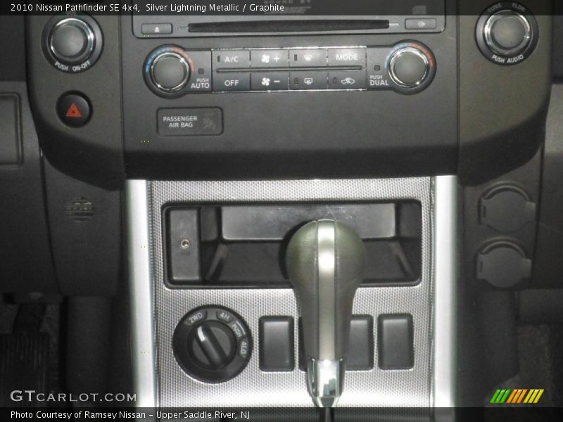 Silver Lightning Metallic / Graphite 2010 Nissan Pathfinder SE 4x4