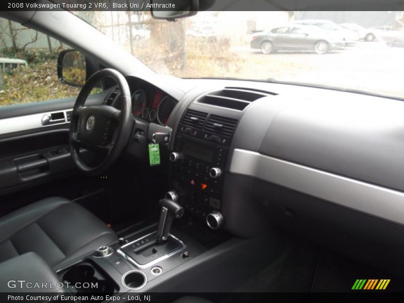 Black Uni / Anthracite 2008 Volkswagen Touareg 2 VR6