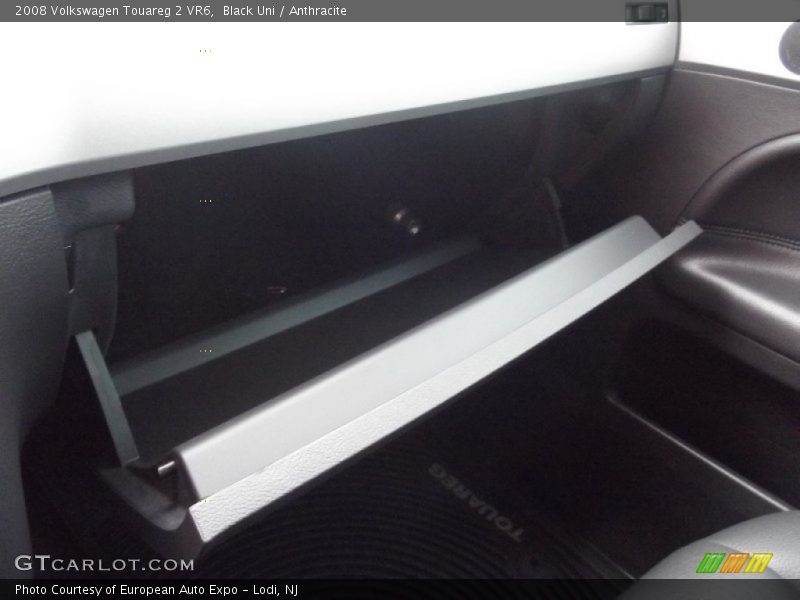 Black Uni / Anthracite 2008 Volkswagen Touareg 2 VR6