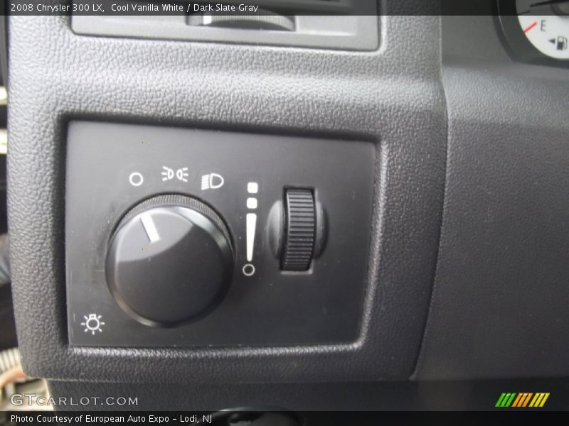 Cool Vanilla White / Dark Slate Gray 2008 Chrysler 300 LX