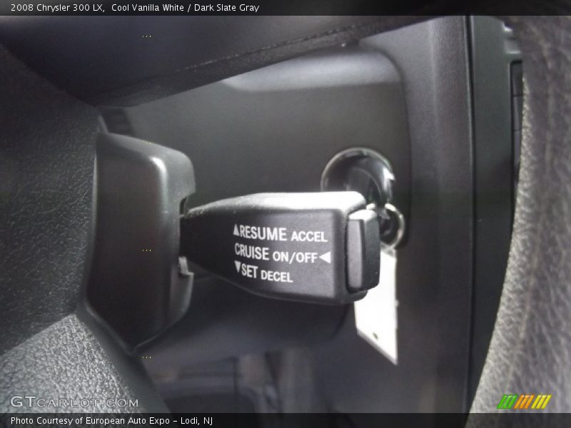 Cool Vanilla White / Dark Slate Gray 2008 Chrysler 300 LX