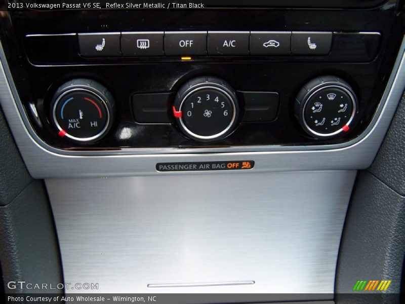 Reflex Silver Metallic / Titan Black 2013 Volkswagen Passat V6 SE