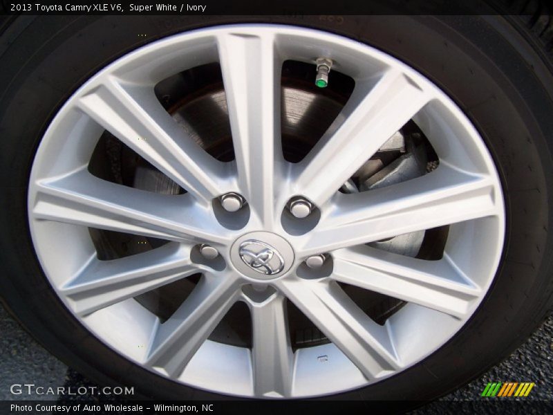 Super White / Ivory 2013 Toyota Camry XLE V6
