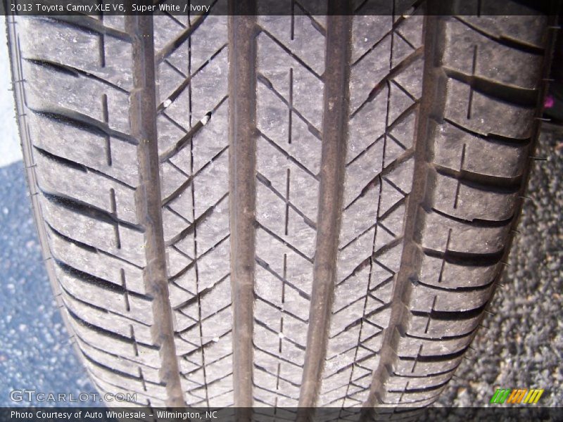 Super White / Ivory 2013 Toyota Camry XLE V6