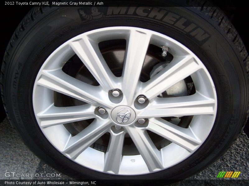 Magnetic Gray Metallic / Ash 2012 Toyota Camry XLE