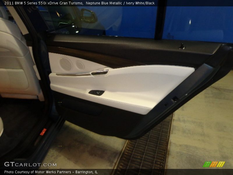 Neptune Blue Metallic / Ivory White/Black 2011 BMW 5 Series 550i xDrive Gran Turismo