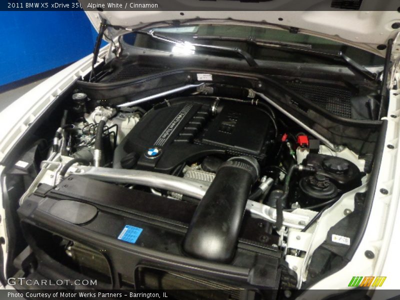Alpine White / Cinnamon 2011 BMW X5 xDrive 35i