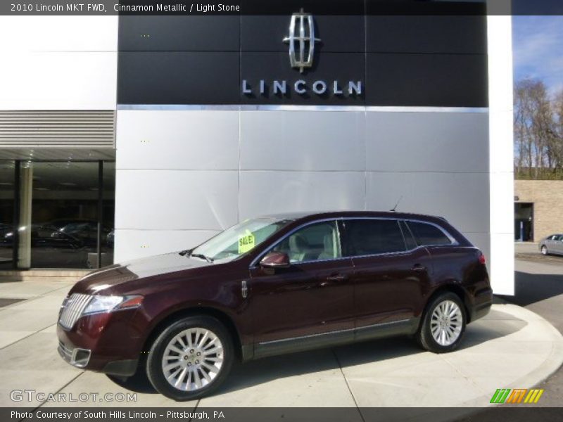 Front 3/4 View of 2010 MKT FWD