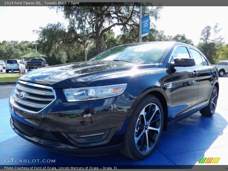 Tuxedo Black / Dune 2014 Ford Taurus SEL