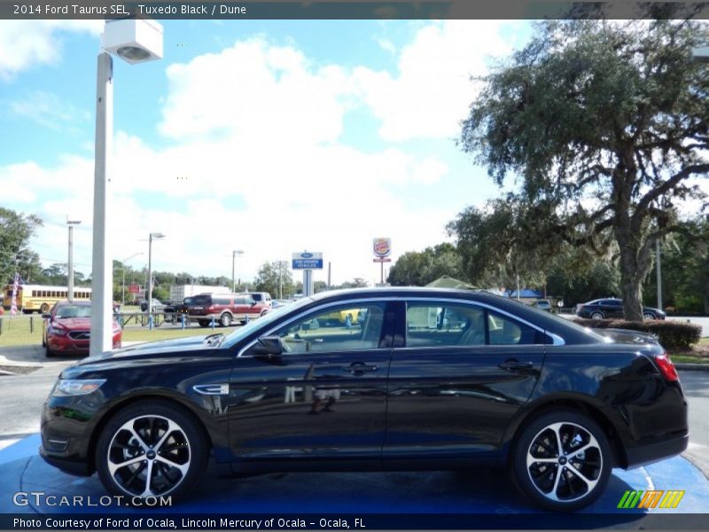 Tuxedo Black / Dune 2014 Ford Taurus SEL