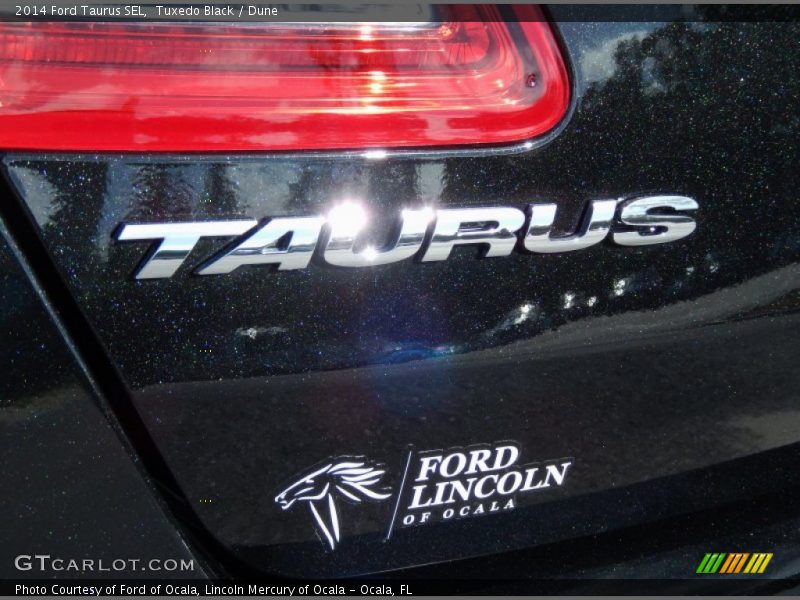 Tuxedo Black / Dune 2014 Ford Taurus SEL