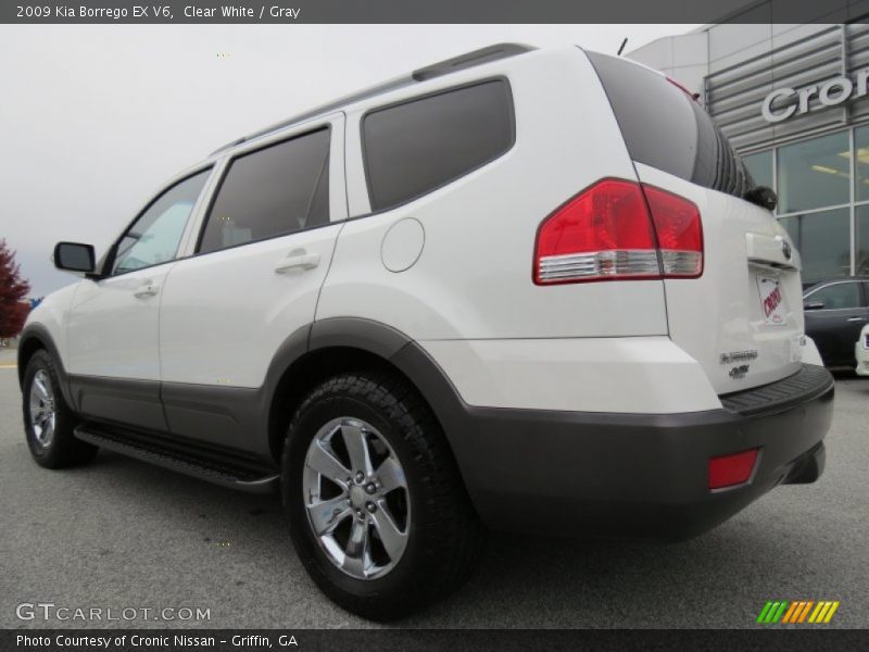 Clear White / Gray 2009 Kia Borrego EX V6