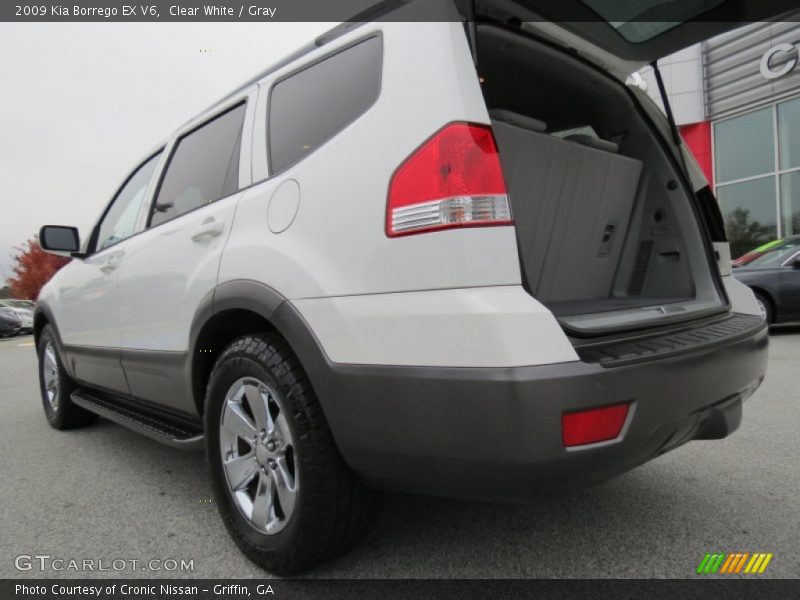 Clear White / Gray 2009 Kia Borrego EX V6