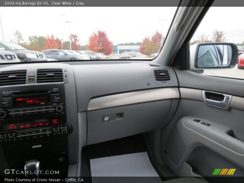 Clear White / Gray 2009 Kia Borrego EX V6