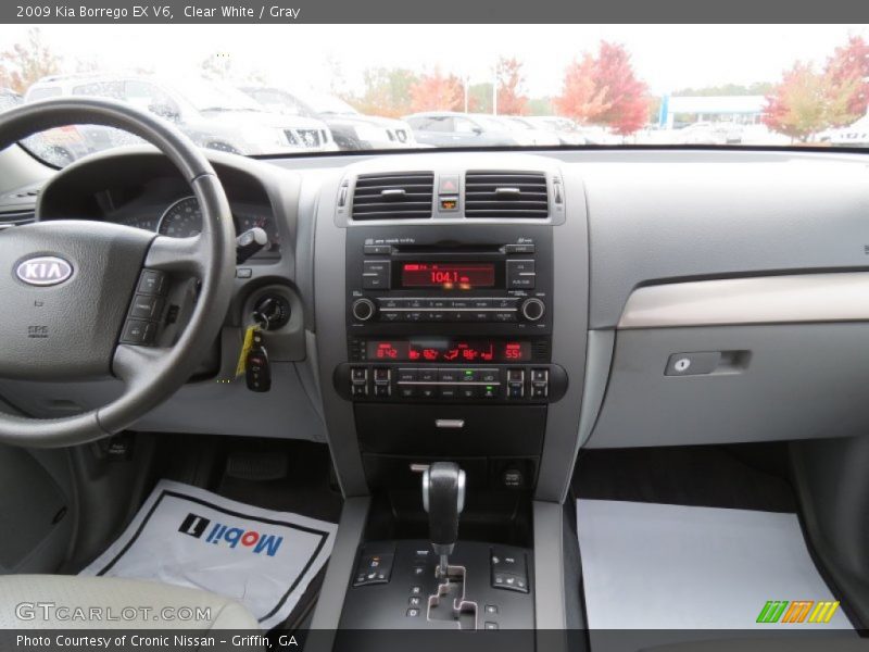 Clear White / Gray 2009 Kia Borrego EX V6