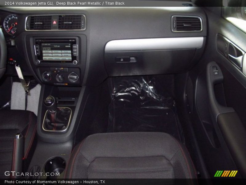 Deep Black Pearl Metallic / Titan Black 2014 Volkswagen Jetta GLI