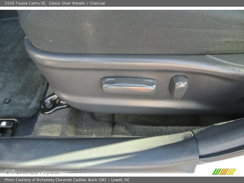 Classic Silver Metallic / Charcoal 2009 Toyota Camry SE