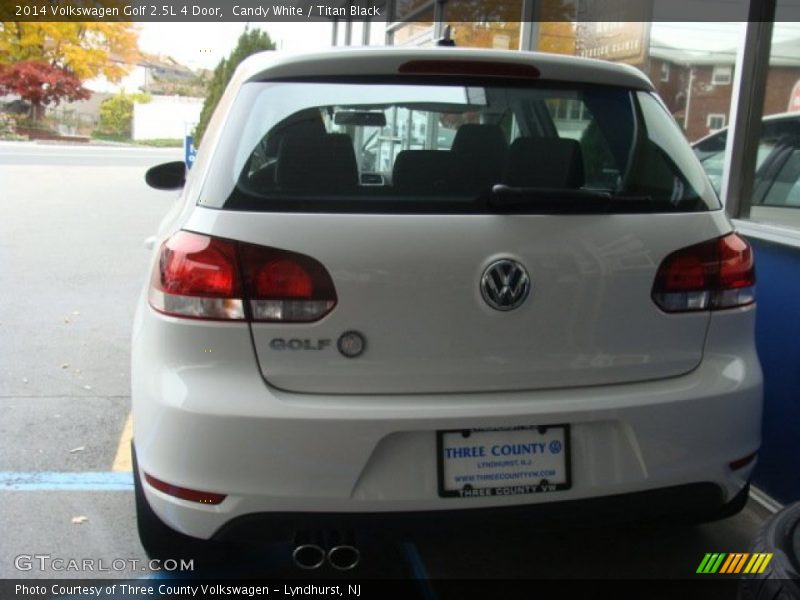 Candy White / Titan Black 2014 Volkswagen Golf 2.5L 4 Door