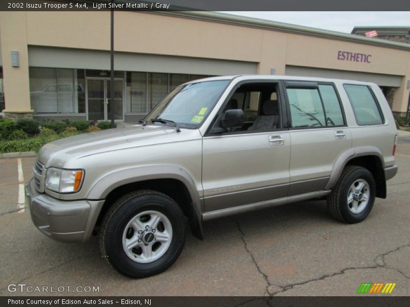 Light Silver Metallic / Gray 2002 Isuzu Trooper S 4x4