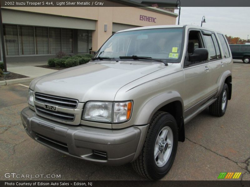 Light Silver Metallic / Gray 2002 Isuzu Trooper S 4x4