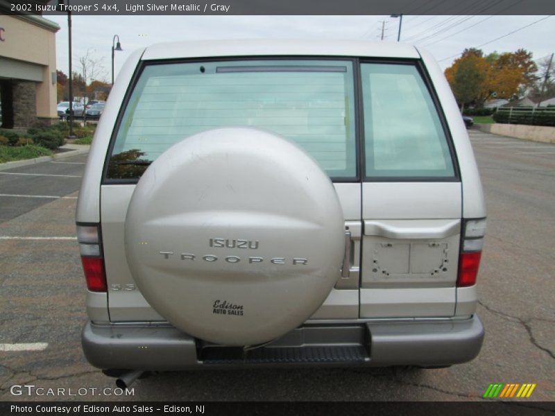 Light Silver Metallic / Gray 2002 Isuzu Trooper S 4x4
