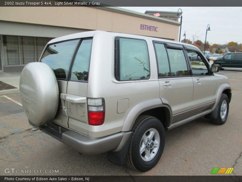 Light Silver Metallic / Gray 2002 Isuzu Trooper S 4x4