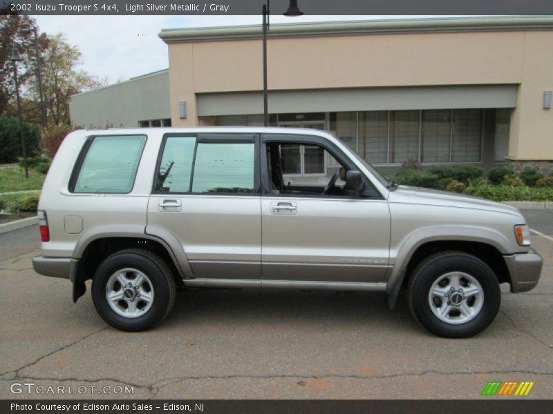 Light Silver Metallic / Gray 2002 Isuzu Trooper S 4x4