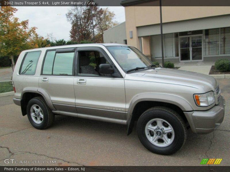 Light Silver Metallic / Gray 2002 Isuzu Trooper S 4x4