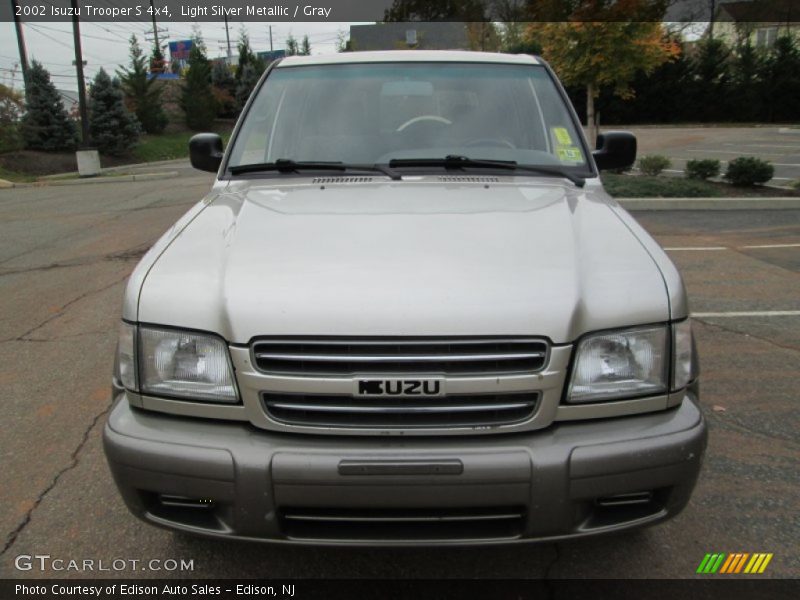 Light Silver Metallic / Gray 2002 Isuzu Trooper S 4x4