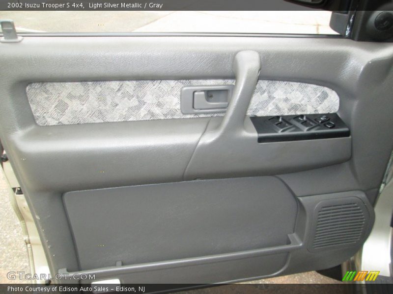 Door Panel of 2002 Trooper S 4x4