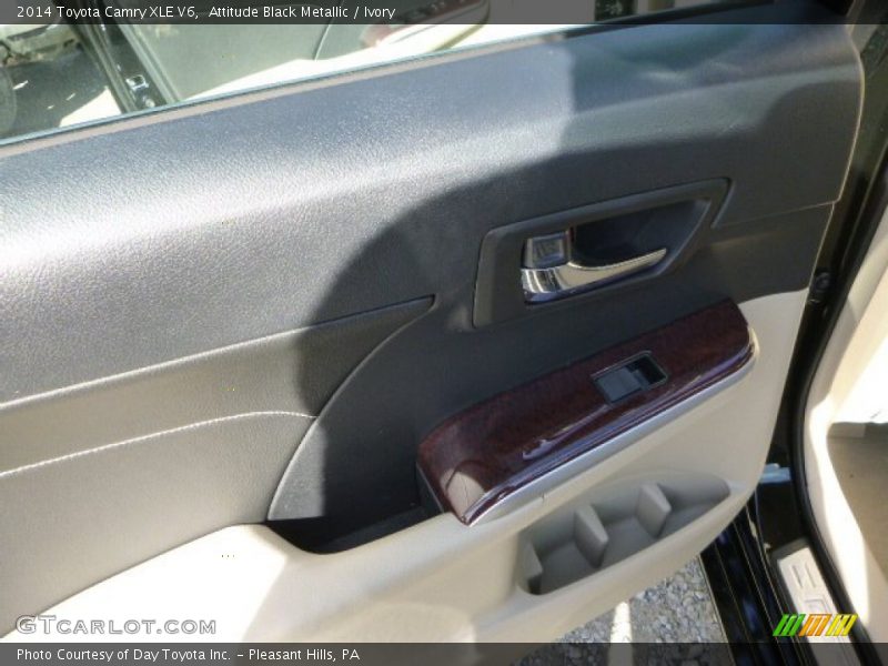 Attitude Black Metallic / Ivory 2014 Toyota Camry XLE V6