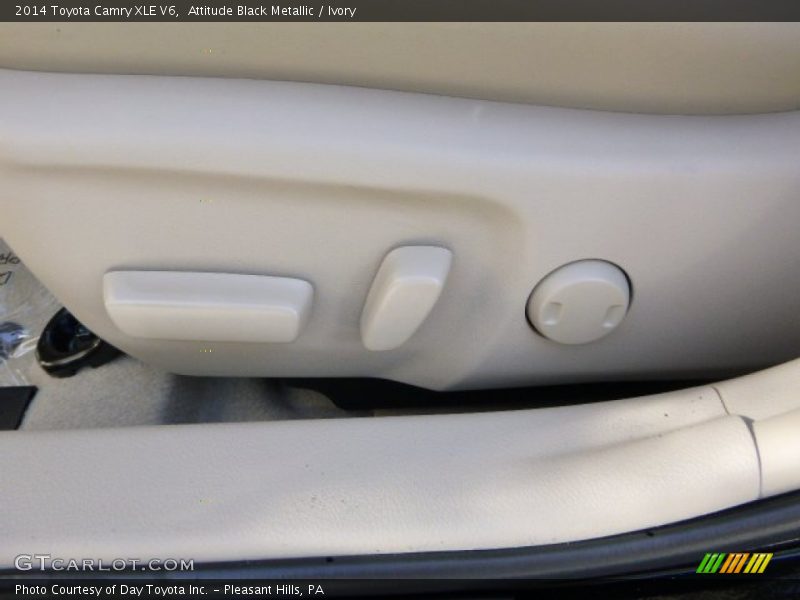 Attitude Black Metallic / Ivory 2014 Toyota Camry XLE V6