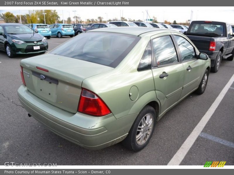 Kiwi Green Metallic / Charcoal/Light Flint 2007 Ford Focus ZX4 SE Sedan