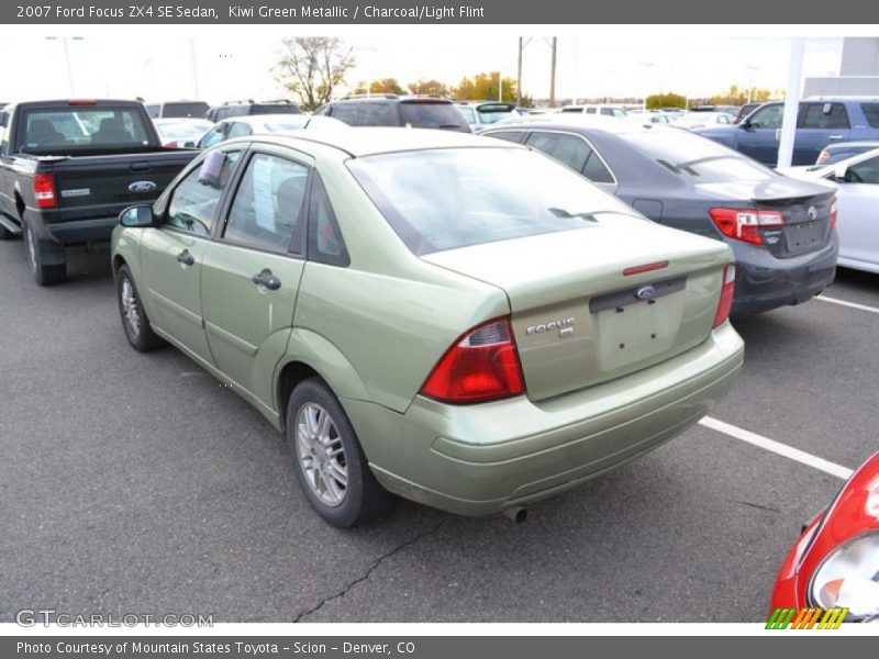 Kiwi Green Metallic / Charcoal/Light Flint 2007 Ford Focus ZX4 SE Sedan