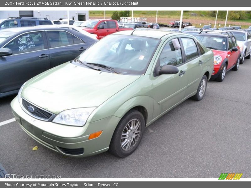 Kiwi Green Metallic / Charcoal/Light Flint 2007 Ford Focus ZX4 SE Sedan