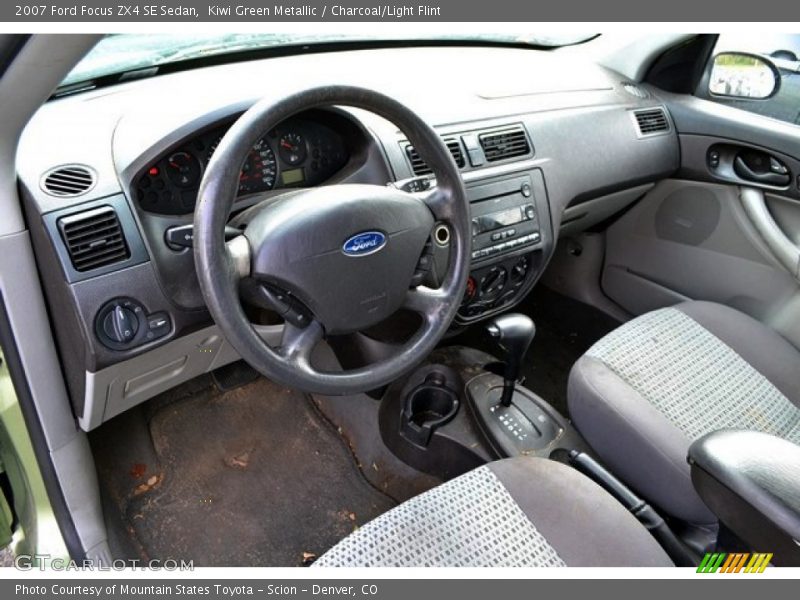 Kiwi Green Metallic / Charcoal/Light Flint 2007 Ford Focus ZX4 SE Sedan