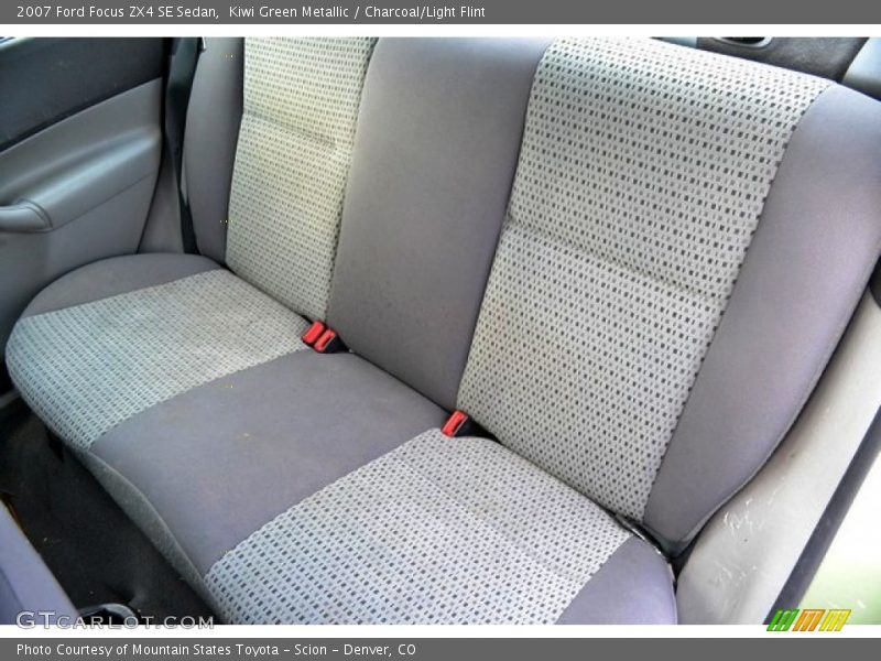 Kiwi Green Metallic / Charcoal/Light Flint 2007 Ford Focus ZX4 SE Sedan